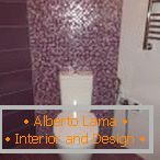 Mozaika плитка фиолетового цвета в дизайне туалета