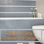 Kombinace dlaždic a mozaiky v designu toalety
