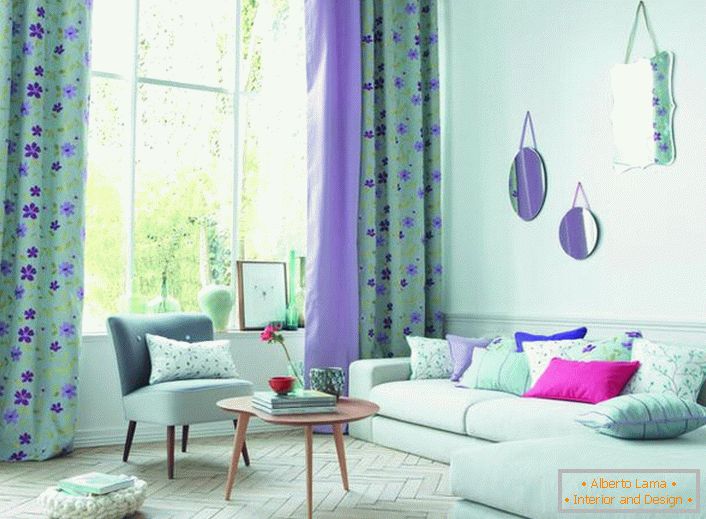 Jemně modrá barva dává interiéru obývacího pokoje takový druh lehkosti a nekomplikovanosti.