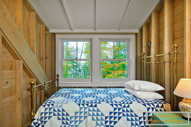 Dřevěné stěny v pokoji pro hosty