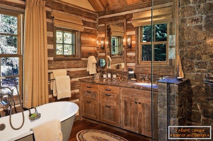Koupelna v zemi ve stylu země s náležitě vybraným nábytkem. Zajímavým designovým nápadem je okno s dřevěným rámem nad koupelnou.