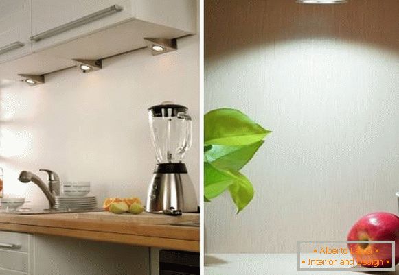 LED svítidla pro kuchyně pod skříní nad hlavou na fotografii
