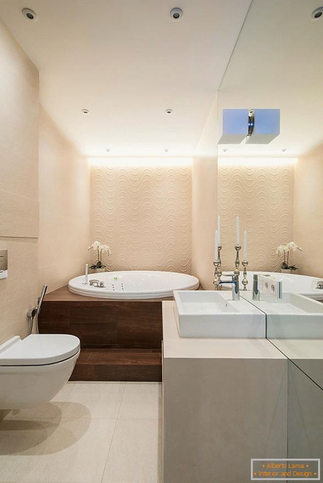 Luxusní kulatá koupel ve světlé koupelně