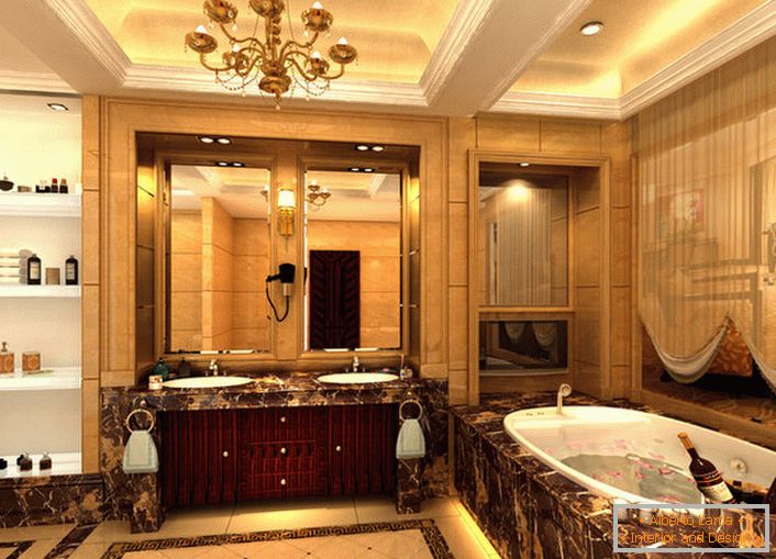 Obrovská koupelna v empírovém stylu je uměle vyzdobená malými ozdobnými detaily. Podle požadavků stylu, stojánků na ručníky, nástěnných svítidel, záclonky lehké tkaniny na okně jsou vybrány.