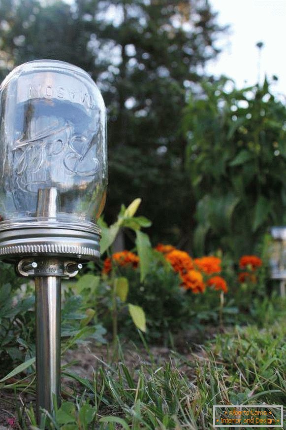 zahradní lampa na solární baterii s rukama, foto 23