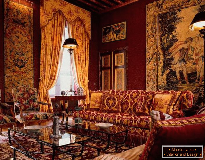 Luxusní nábytek čalouněný v těžkém tapiserii pro luxusní obývací pokoj.