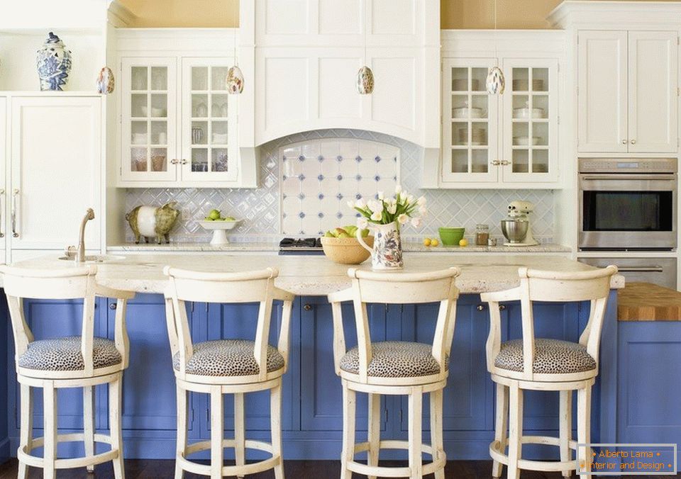 Modrý kuchyňský nábytek