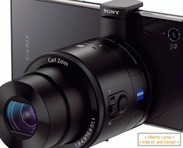 Objektiv Sony Cyber-shot QX на смартфоне