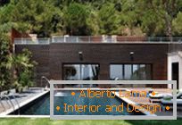 Moderní architektura: elegantní soukromý dům na pobřeží Středozemního moře ve Španělsku