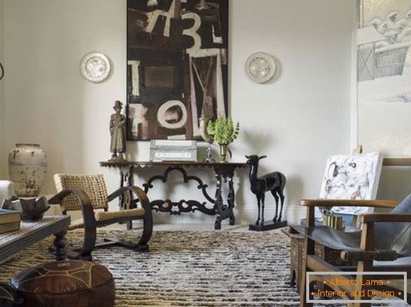 Dekorace v obývacím pokoji v klasickém italském stylu