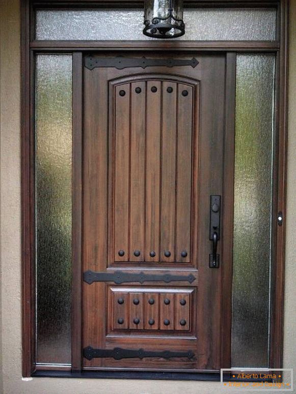 Dřevěné dveře ve venkovském stylu