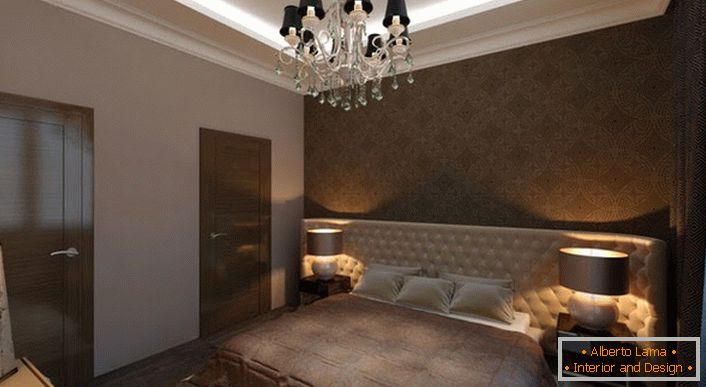 Ložnice ve stylu Art Deco se správným osvětlením. Tlumené světlo vytváří atmosféru soukromí a romantiky v místnosti.