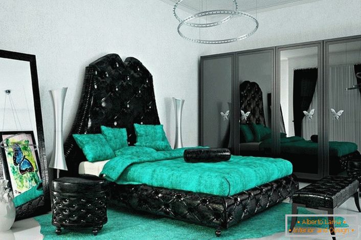 Jasné, chytlavé barvy pro styl art deco. Smaragdová barva se harmonicky shoduje s černým. Ideální ložnice pro kreativní osobu.