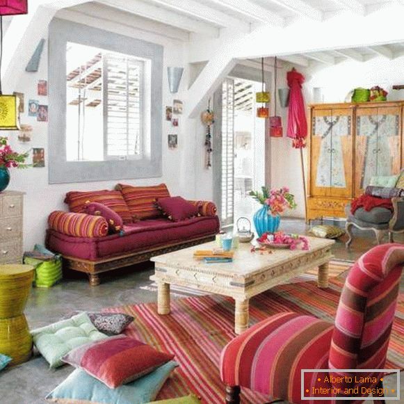 Styl bohos chic v interiéru obývacího pokoje - 10 designových nápadů