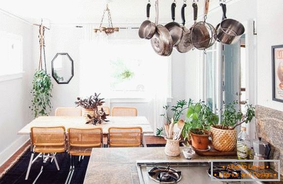 Jídelna a kuchyň ve stylu Boho - 10 interiérů fotografií