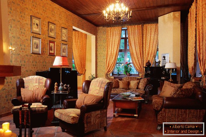 Světlé béžové teplé odstíny vždy vypadají dobře v interiéru ve stylu země. S jejich pomocí může být každá místnost pohodlná a pohodlná.