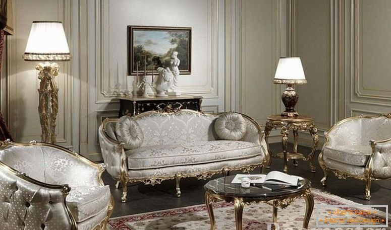 Pokoj s luxusním lehkým nábytkem a zlacením