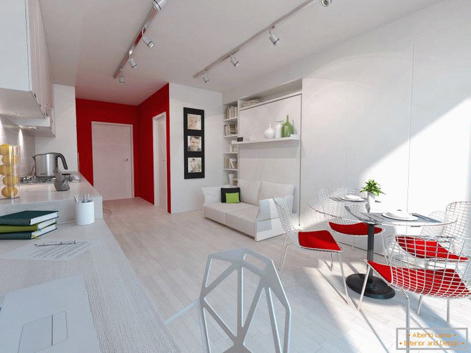 Bílý interiér malého bytu s červenými akcenty