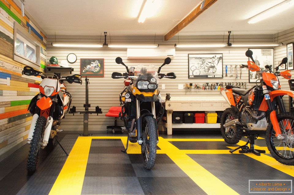 Motocykly v kreativní garáži
