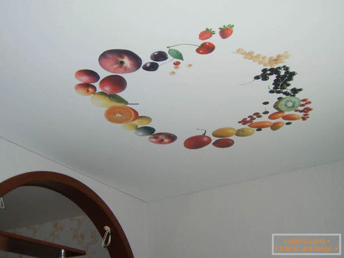 Ovoce spravedlivý na stropě.