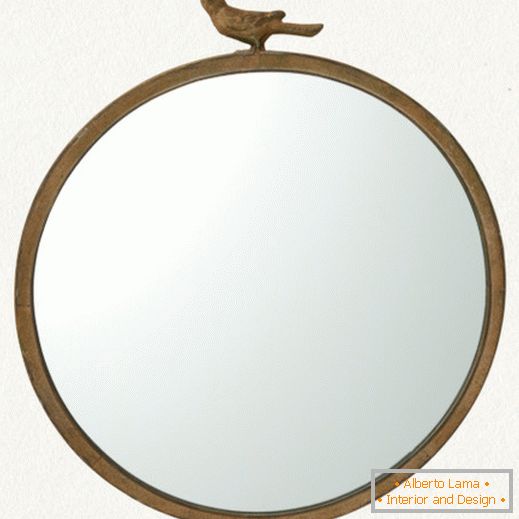 Kruhové zrcadlo v dřevěném rámu