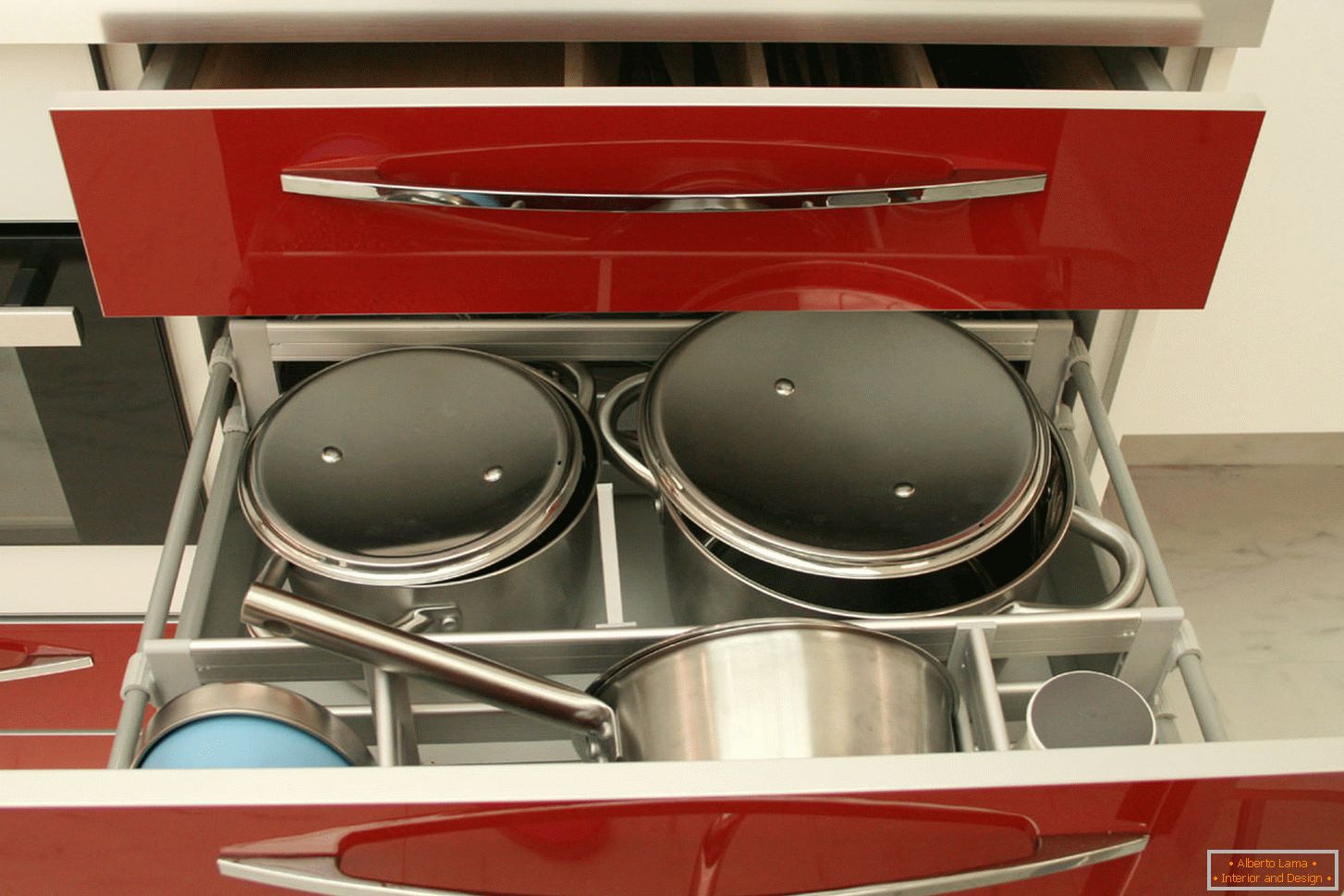 Skříňka pro ukládání nádobí