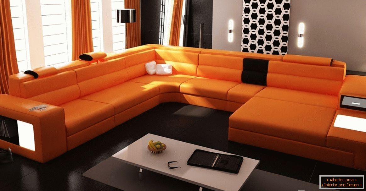 Oranžová pohovka v přísném obývacím pokoji