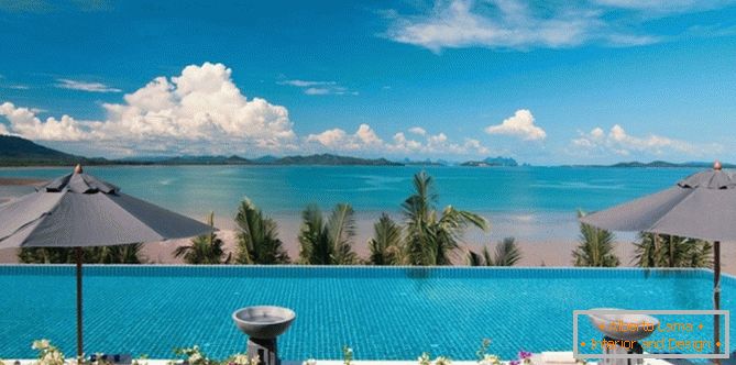 Úžasný výhled z terasy vily v Phuketu, Thajsko
