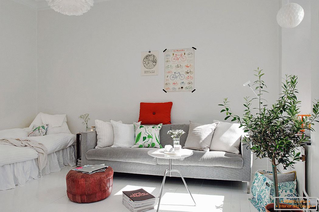 Interiér malého bytu v bílé barvě