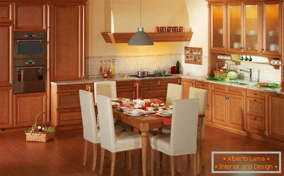 Interiér jídelního prostoru v kuchyni - foto stolu s židlemi