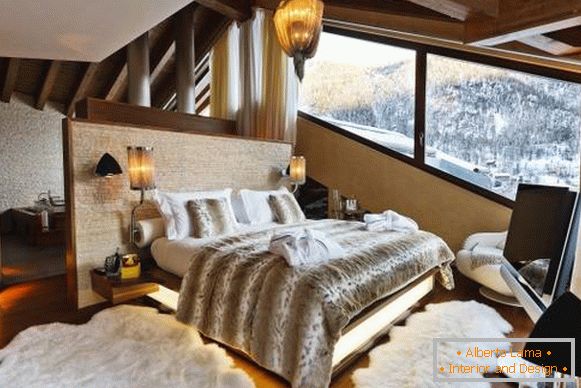 luxusní ložnice s výhledem na hory