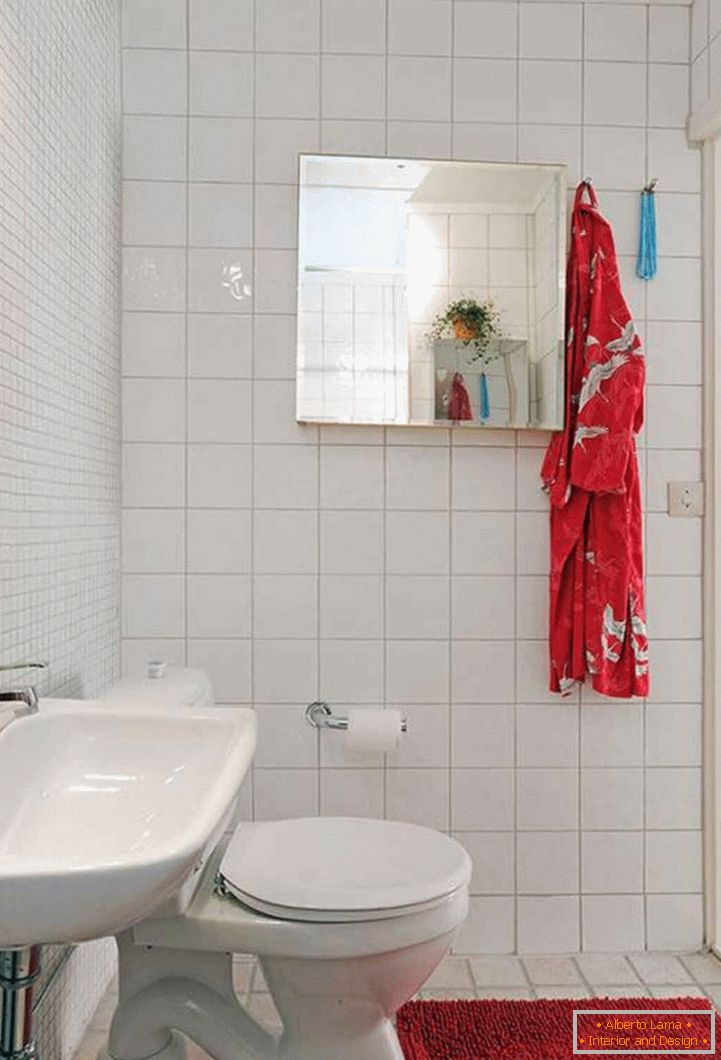 interesting-malá koupelna-design-with-toilet-and-washing-stand-plus-red-bath-mat-on-white-tiles-flooring-as-well-as-mirrored-recessed-medicine-cabinets-744x1095