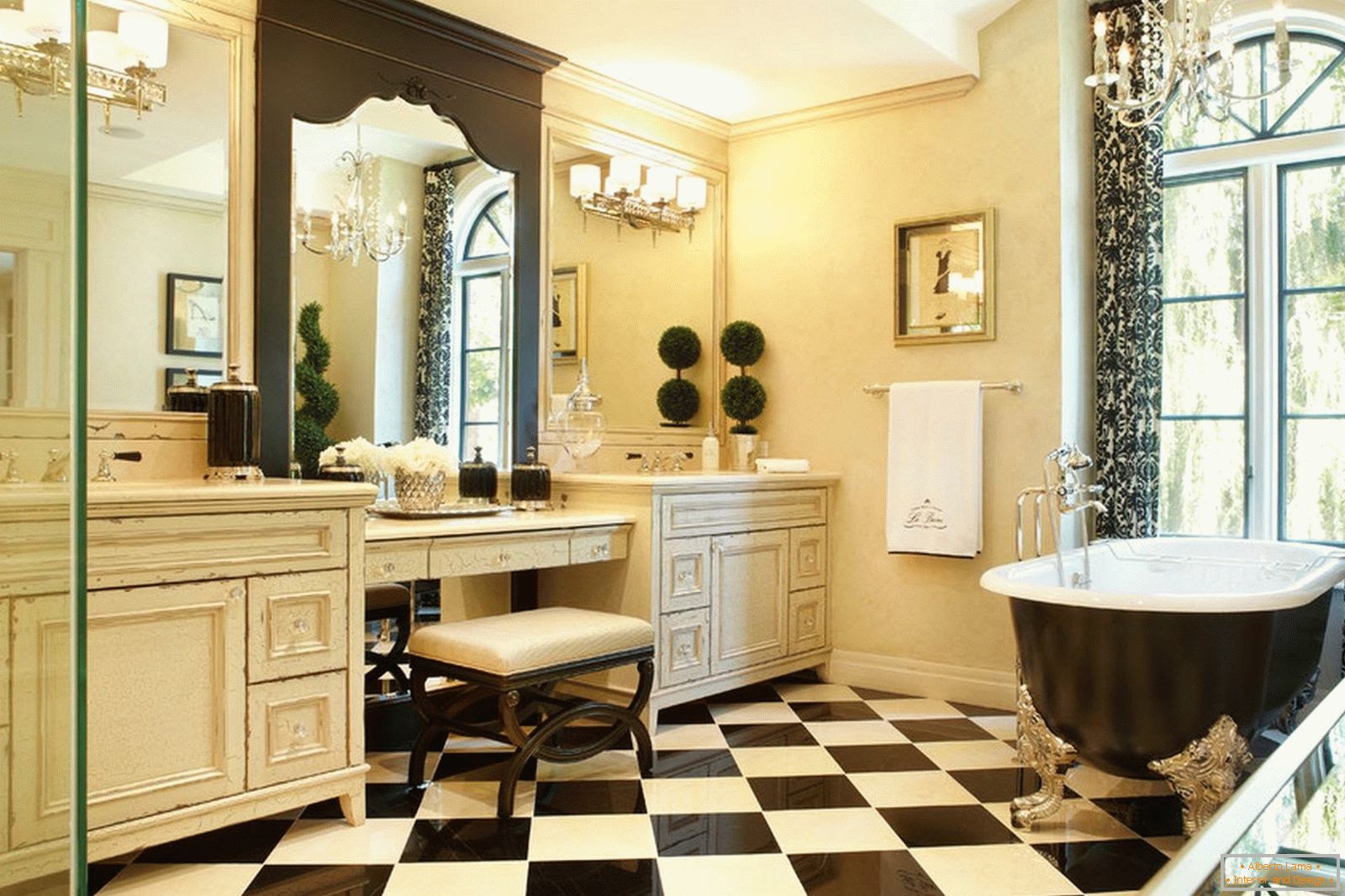 Šachová podlaha v koupelně v klasickém stylu