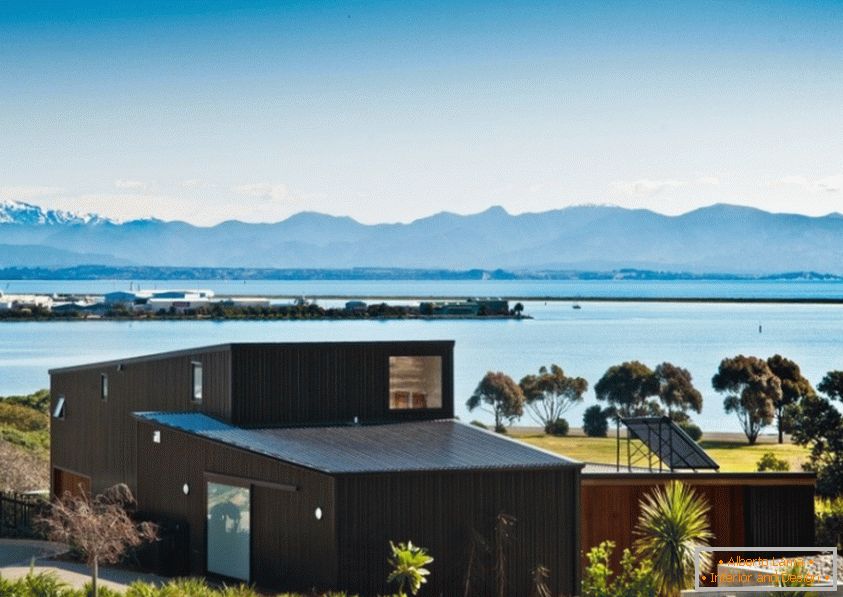 Venkovský dům na pobřeží Nového Zélandu