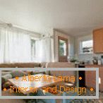Kuchyňský nábytek s vestavěnou mikrovlnnou troubou