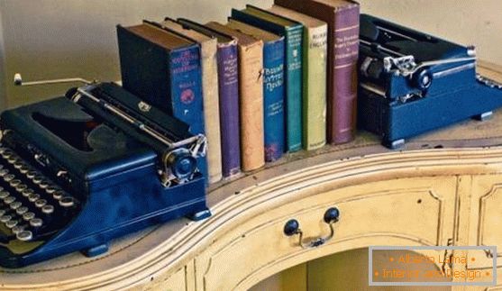 Vintage výzdoba: knihy a psací stroje