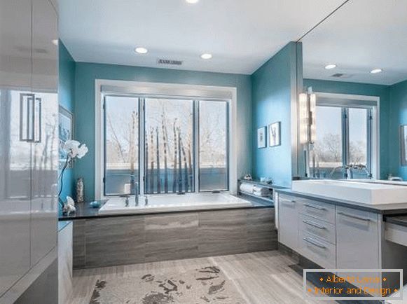 Interiér koupelny v modré a šedé barvě