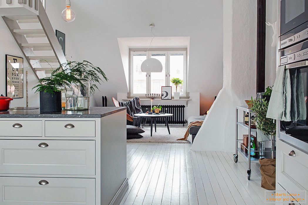 Interiér malého domu ve skandinávském stylu