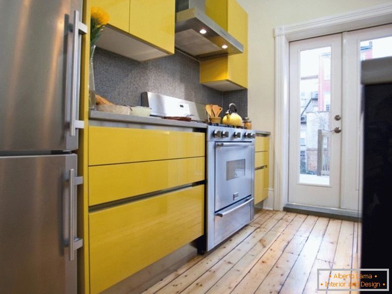 Aplikace žluté barvy v interiéru kuchyně