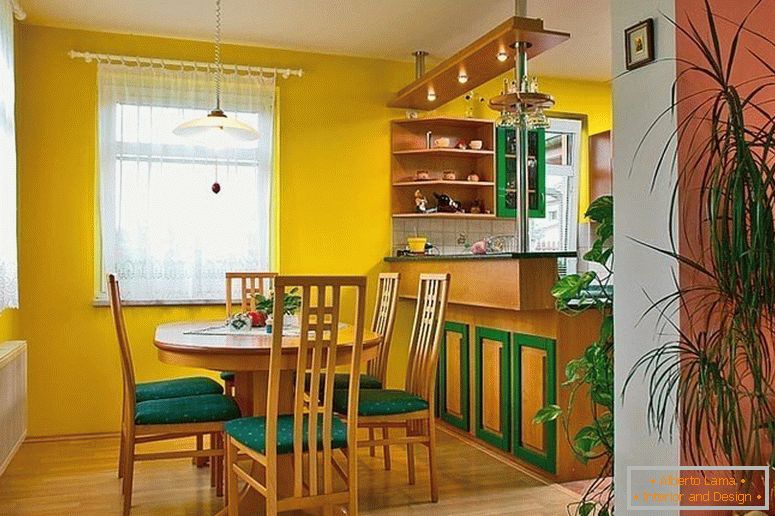 Žluté stěny v kuchyni